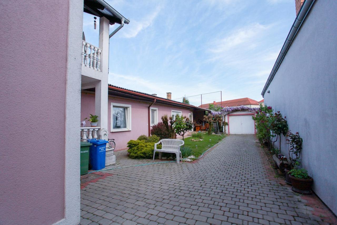 Apartman Ksenija Dakovo Exterior foto