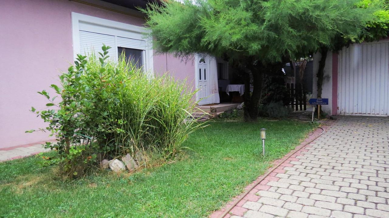 Apartman Ksenija Dakovo Exterior foto